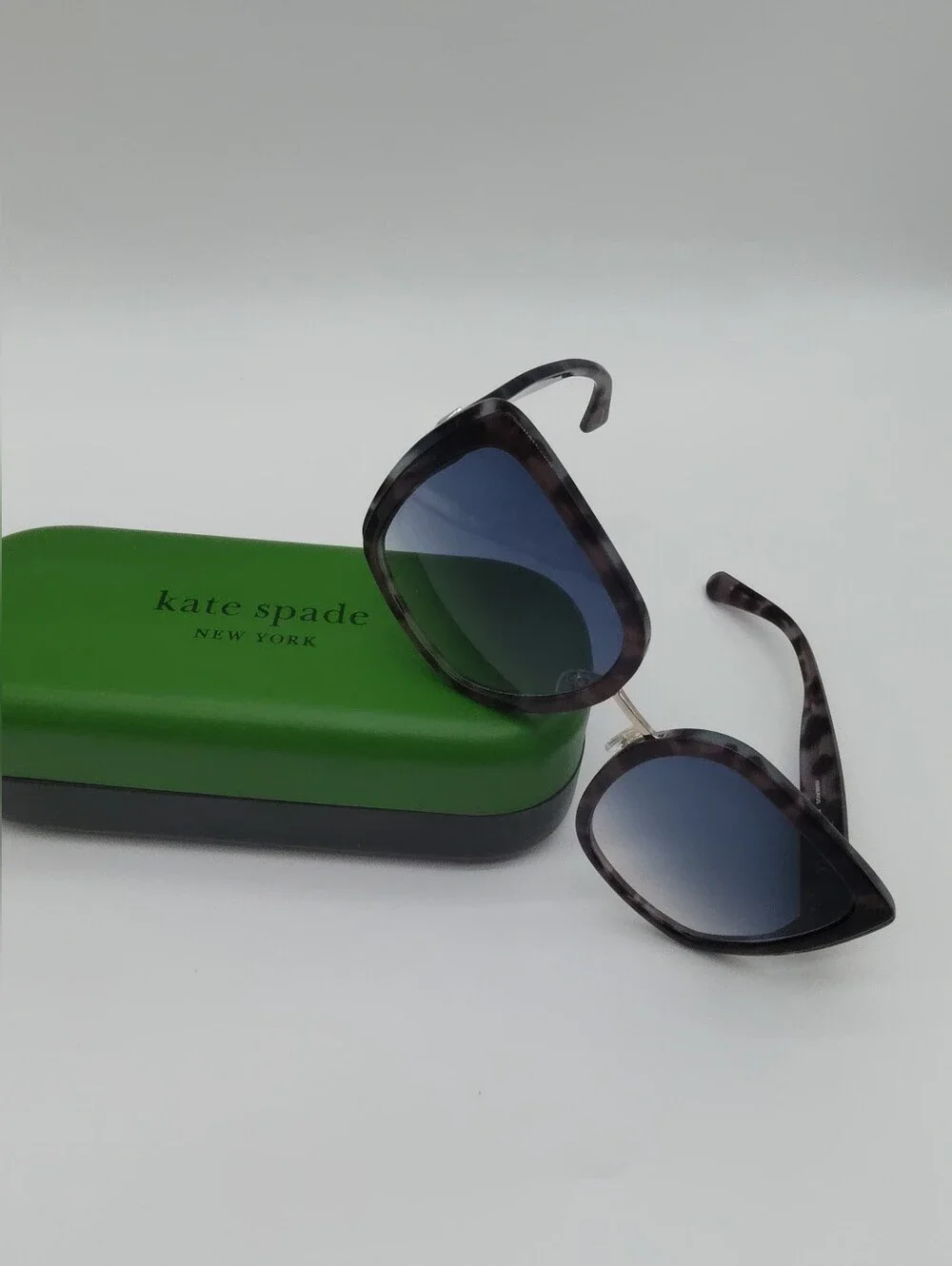 KATE SPADE New York Hello Sunshine Sunglasses & Heart Tumbler Gift Set